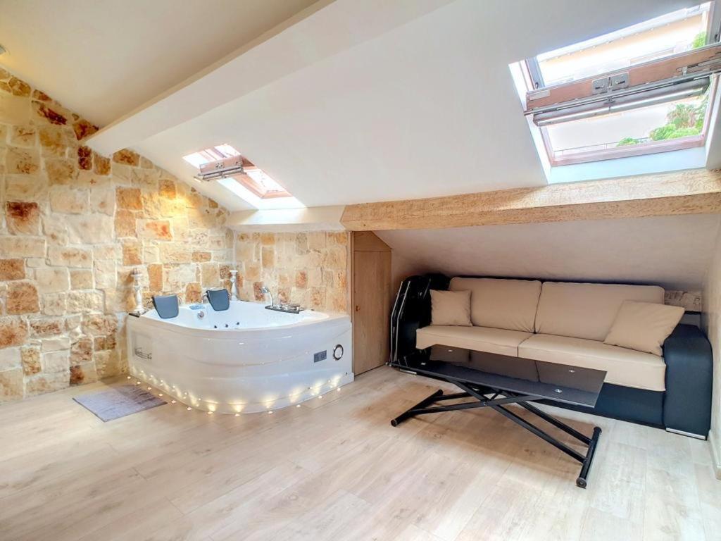 Love Room Jacuzzi Croisette Канни Екстер'єр фото