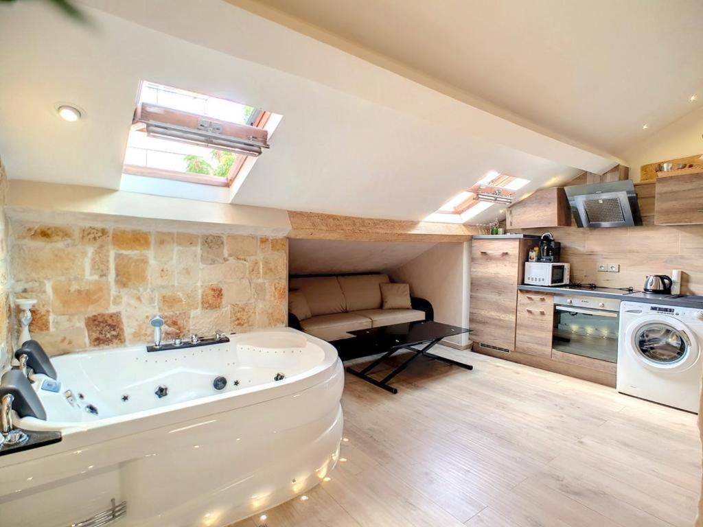 Love Room Jacuzzi Croisette Канни Екстер'єр фото