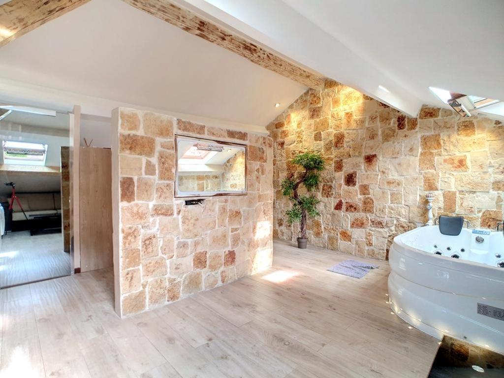 Love Room Jacuzzi Croisette Канни Екстер'єр фото