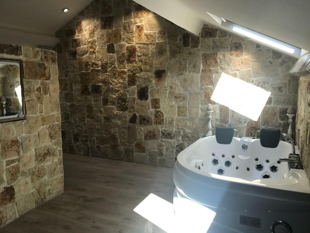 Love Room Jacuzzi Croisette Канни Екстер'єр фото