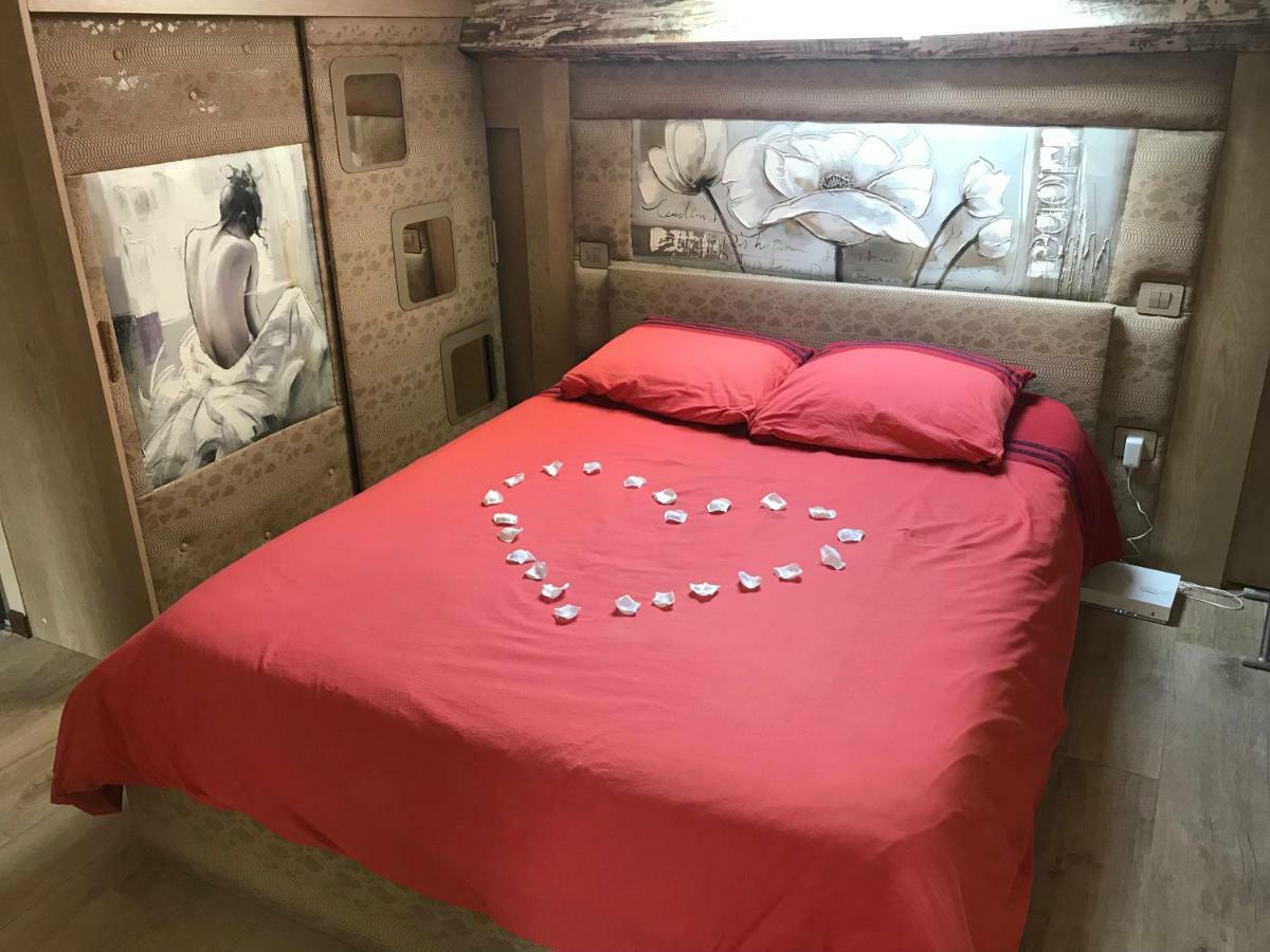 Love Room Jacuzzi Croisette Канни Екстер'єр фото